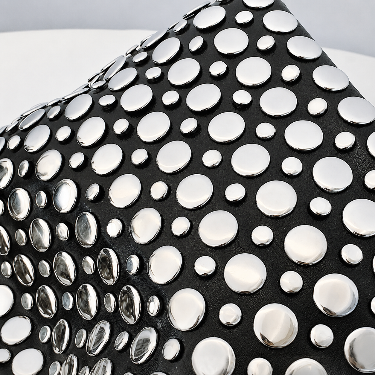 Nova Stud - Black
